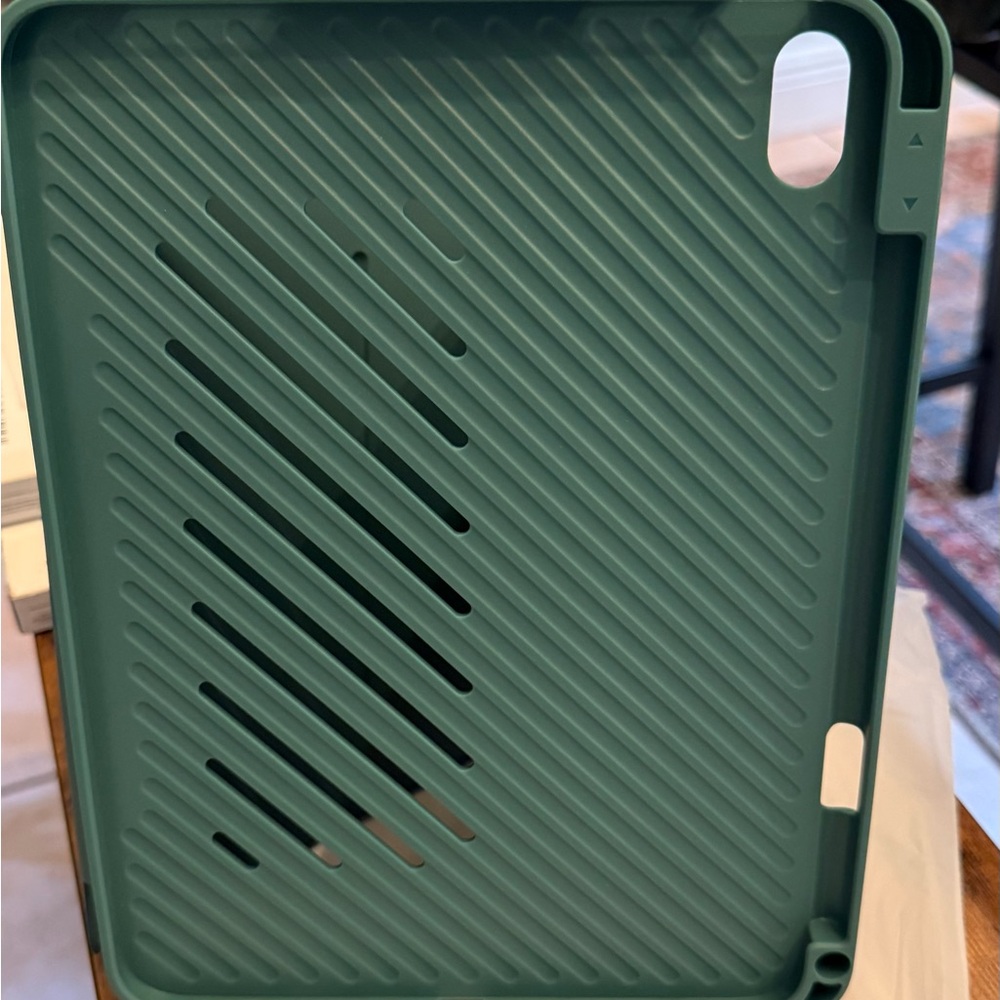 Selling ESR iPad Case (Brand New)